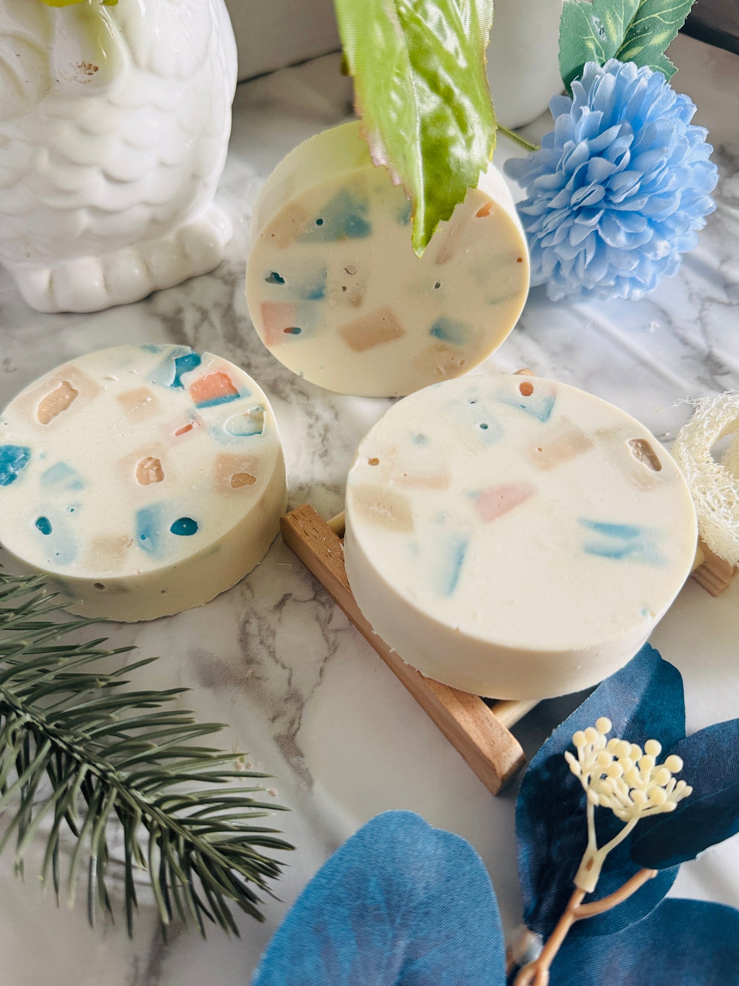 Loofah Love – Lavender Exfoliating Soap with Natural Loofah